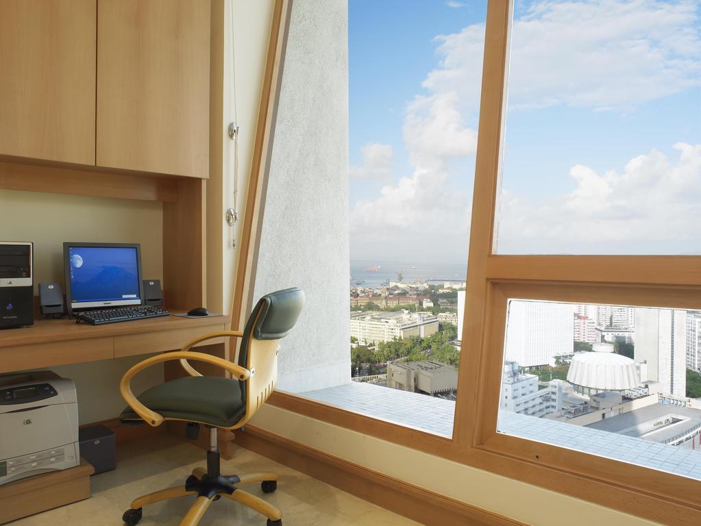 Trident Nariman Point Hotel Mumbai Exterior photo A home office